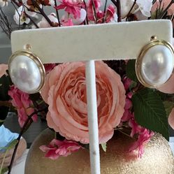 High-quality fresh pearl, gold plated earrings