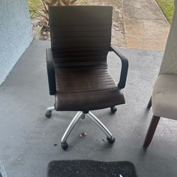 Office Chairs W Ayustable On 2  Or B Sizes