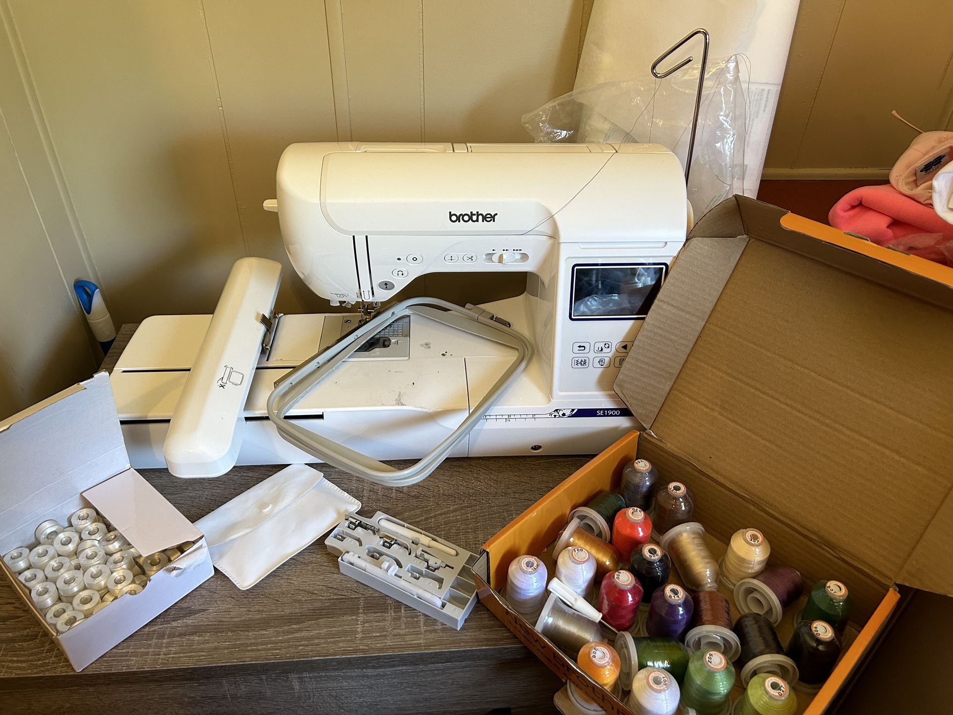 Brother SE1900 Embroidery Machine And Sewing Machine