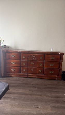 Move Out Sale (  FreeTv Stand )