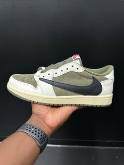 “Medium olives “ Travis Scott 1s
