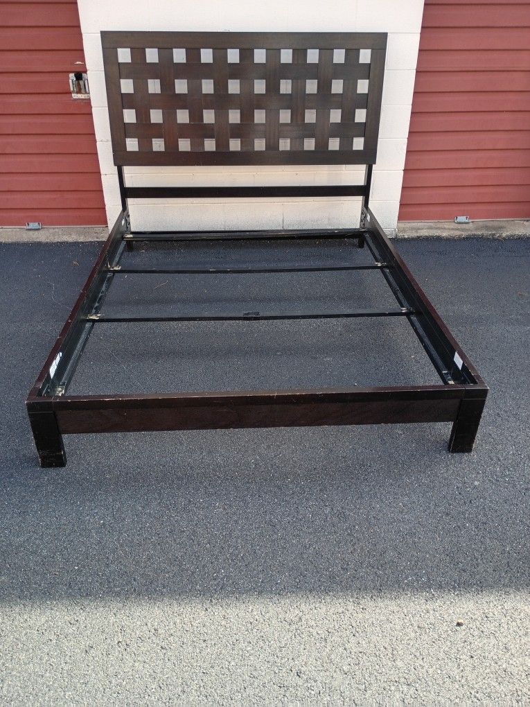 Queen Size Bed & Tv Set $300