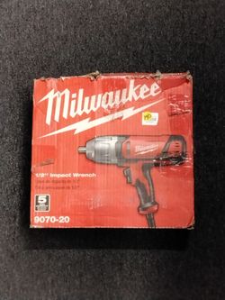 MILWAUKEE 1/2" IMPACT WRENCH