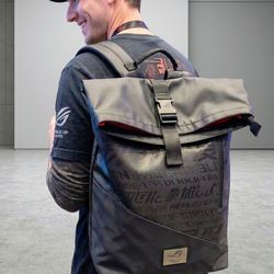 NEW! ASUS ROG Voyager BP4701  Gamer Backpack.