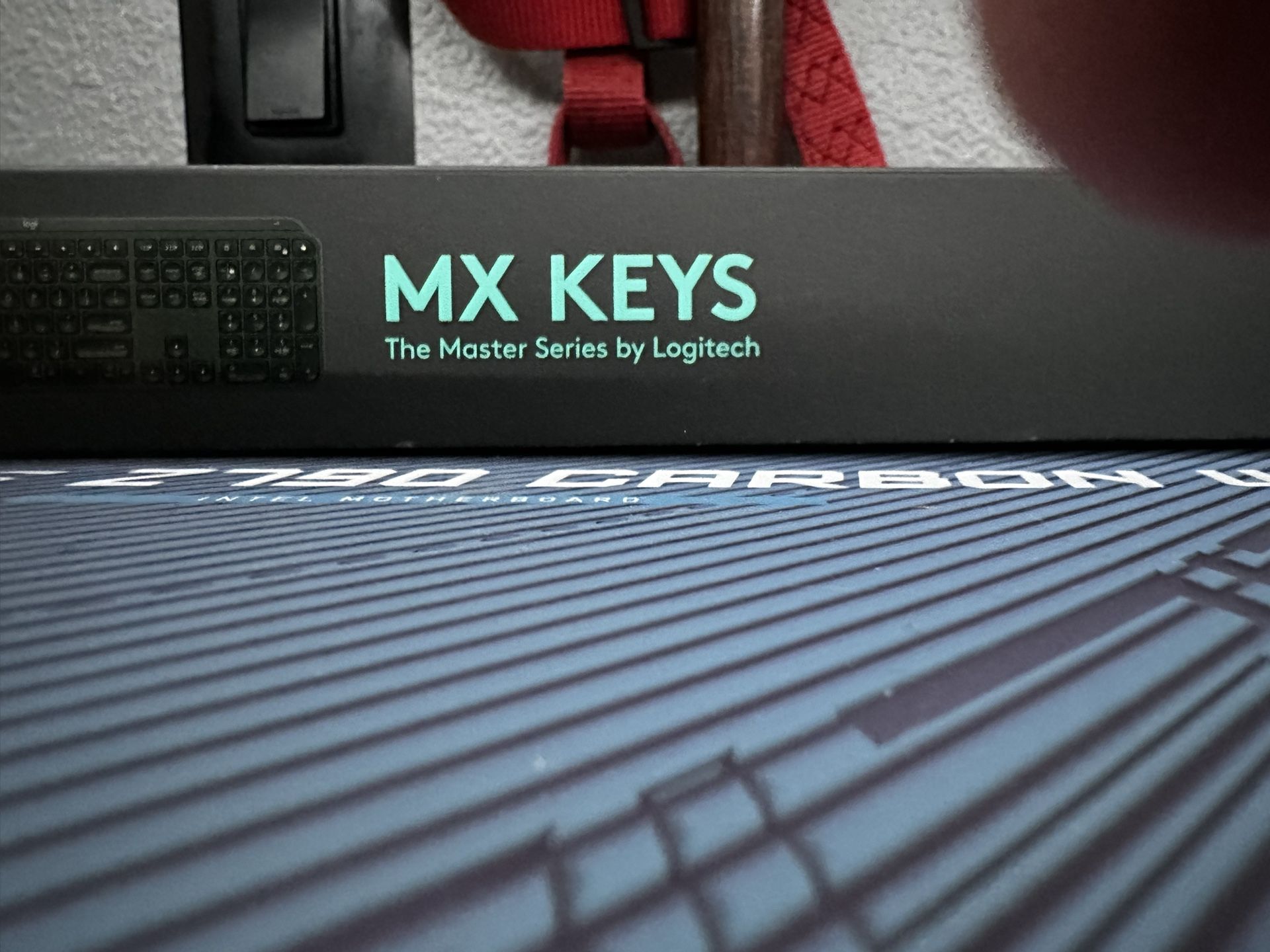 Logitech MX KEYS wireless Illuminated keyboard