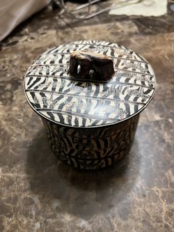 Soapstone Crock w/ Cover-Zebras with Elephant 