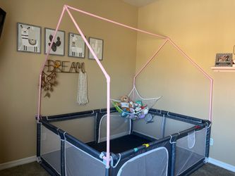 Graco play pen 78x64x24