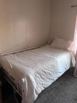 Twin Bed Frame & Comforter