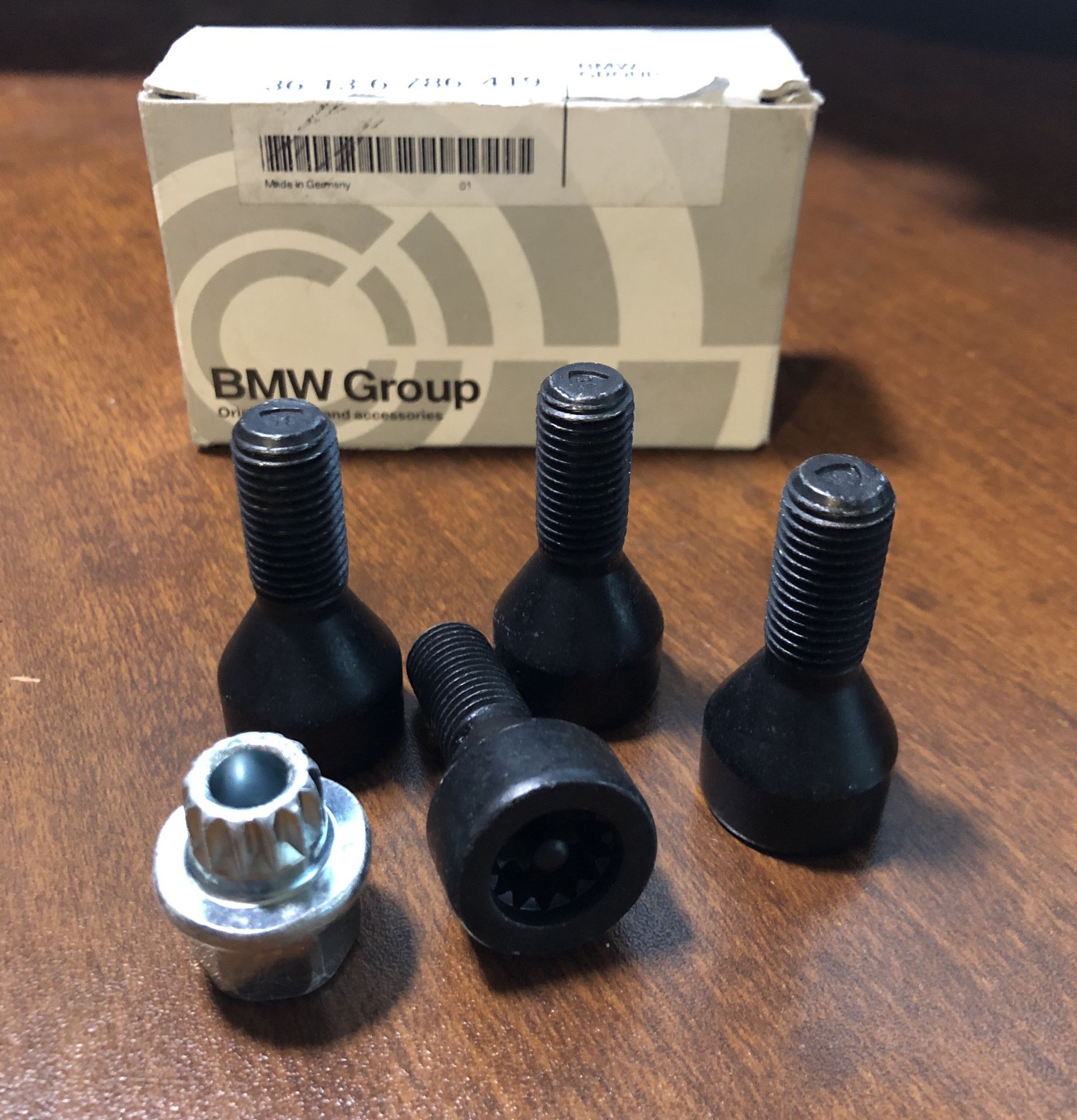 BMW wheel locks (OEM) 36136786149