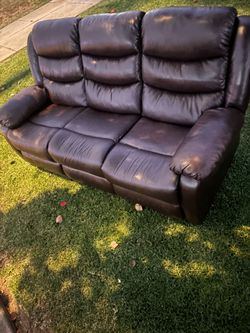 Three seated black leather recliner
