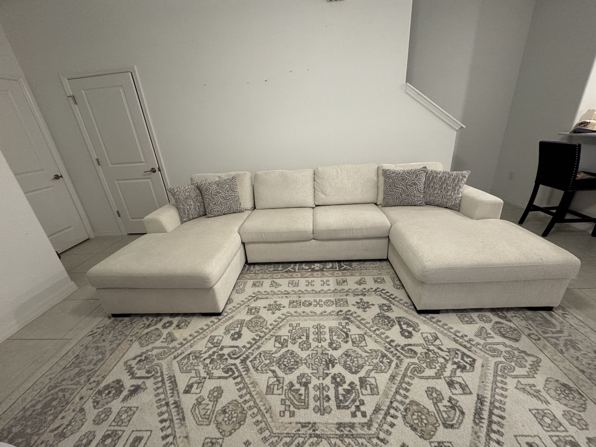U-Shaped Sectional
