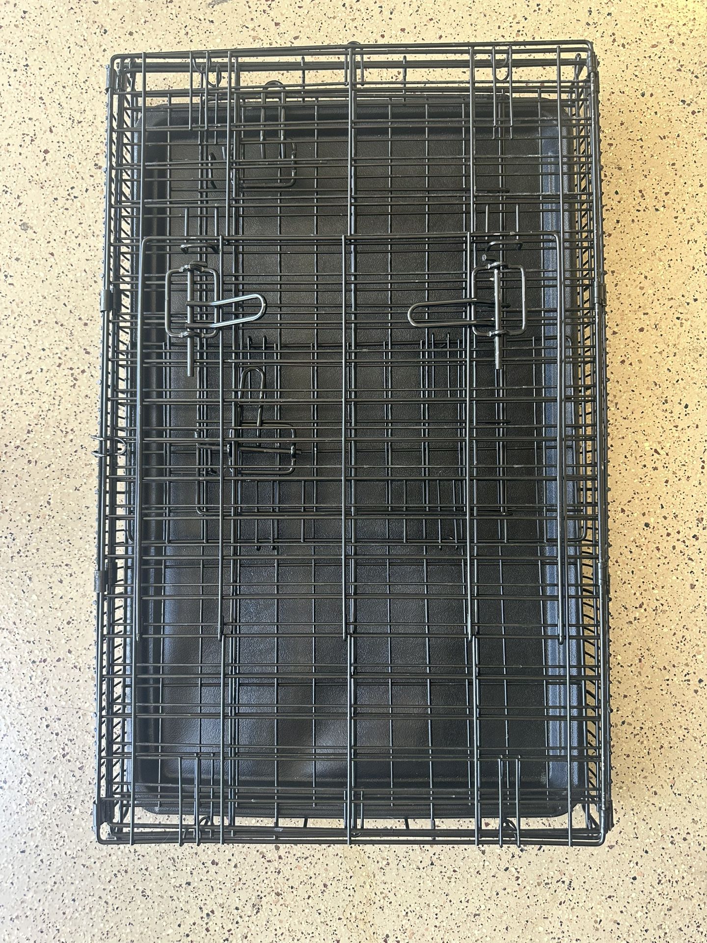 Medium dog crate great Condition!!