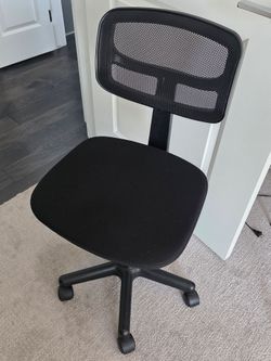 Black Mesh Office Desk Chair with Wheels