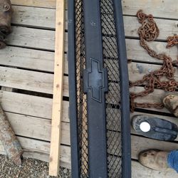 2007 chevy 1500 grill used 25$