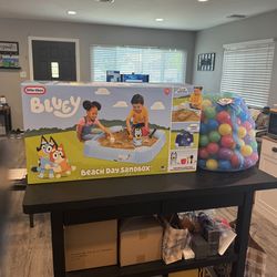 NEW Bluey Sandbox + 200 Ball Pit Balls Bundle