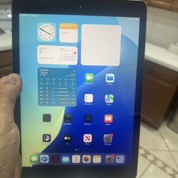 iPad 7th Generation 32gb WiFi W/new pencil