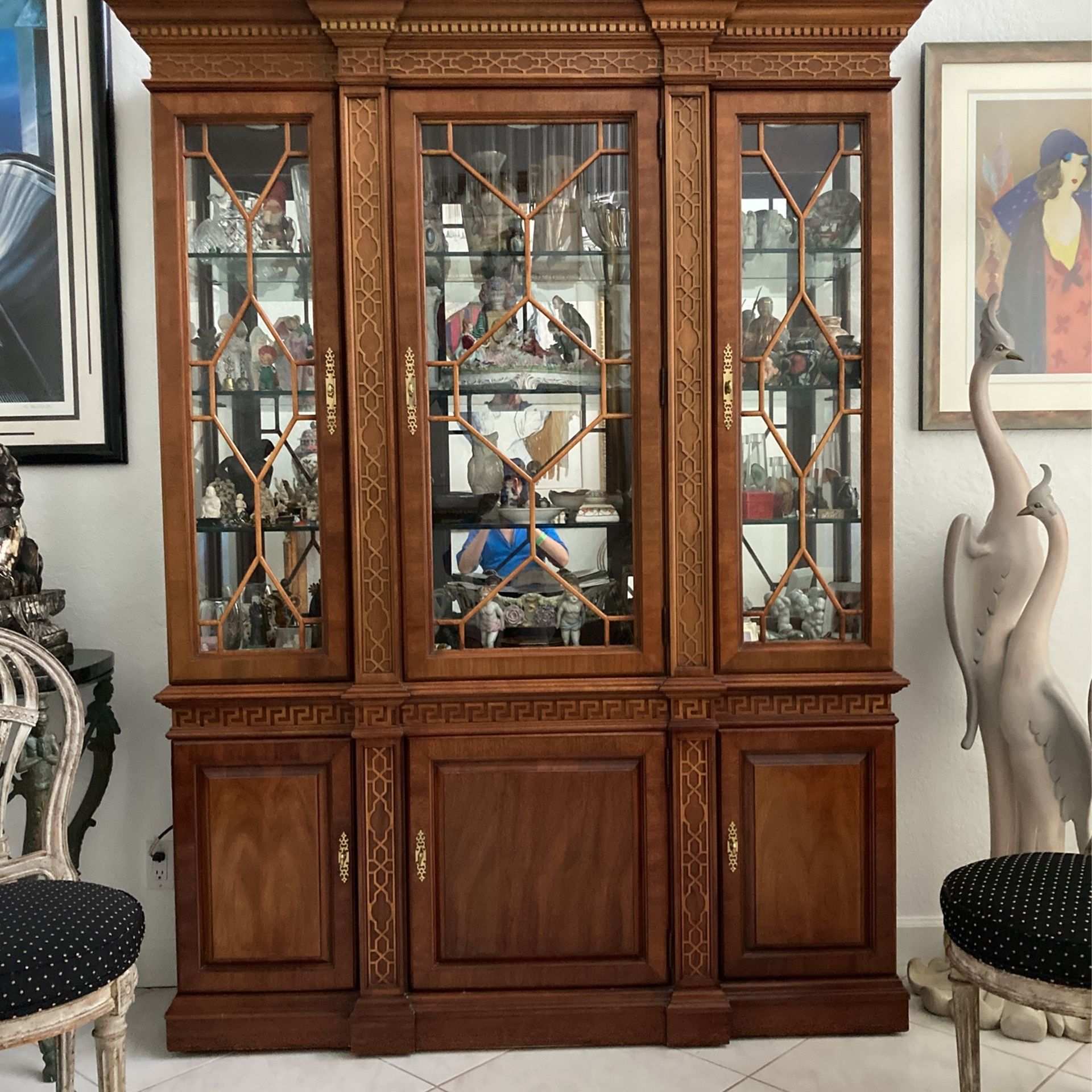 90” Thomasville Display Cabinet, Chippendale Style.  All Wood & Glass Breakfront China Cabinet. Mirrored Back. Light.  Glass Shelves.  Storage Below. 