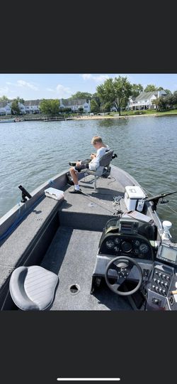 Javelin 17ft Bass Boat With Jhonson 159 Fast Strike 2 Stroke Engine