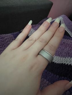 Oura ring 4 in brushed silver size 8