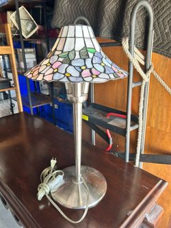 TIFANY STYLE LAMP MULTICOLOR