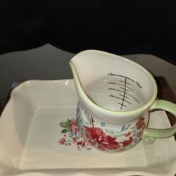 Pioneer  Wimen Pither And Baking Dish