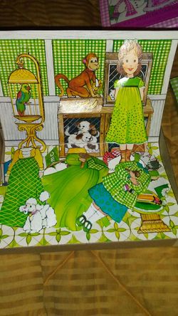 Gighams paper doll and playset , sarah's pet shop