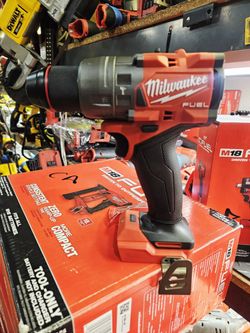 MIKWUAKEE M18 FUEL BRUHLESS VARIABLE SPEED HAMMER DRILL TOOL ONLY NEW
