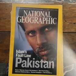 12 Issues Of National Geographic 