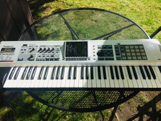 Roland fantom x6 + stand