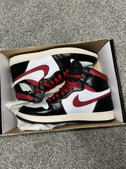 AIR JORDAN 1s SZ 11