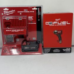 Milwaukee M18 FUEL 1/2 in. Impact Wrench w/ 5.0Ah Starter Kit