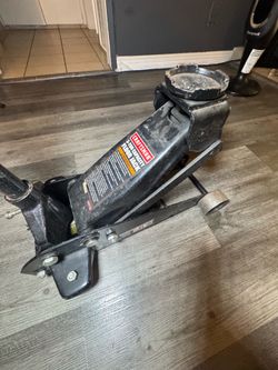 Craftsman 3 ton capacity floor jack