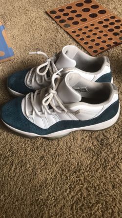 Jordan retro 11s 9/10 Condition size 11
