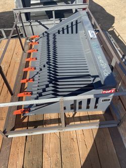 Skid Steer - Skeleton Bucket Attachment
