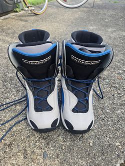 Salomon snowboarding boots w7 (but fits a 6.5)