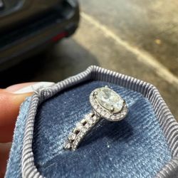 Women’s engagement\wedding diamond ring