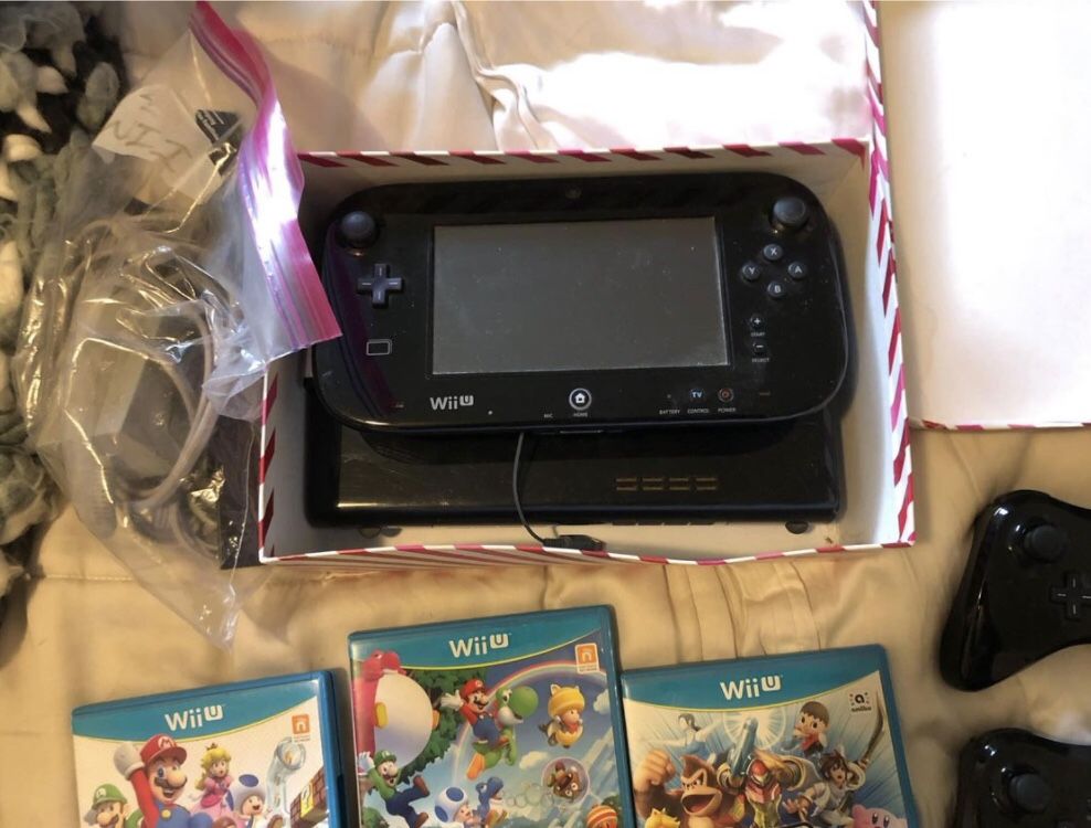 Nintendo Wii U + Games