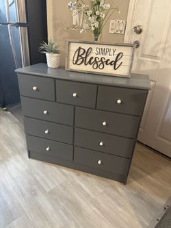 ✨✨SUPER NICE GRAY LONG 9 DRAWER DRESSER✨✨ ALL WOOD