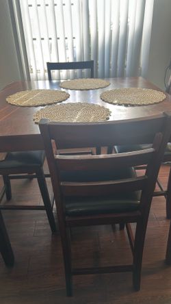Table of 4 shairs