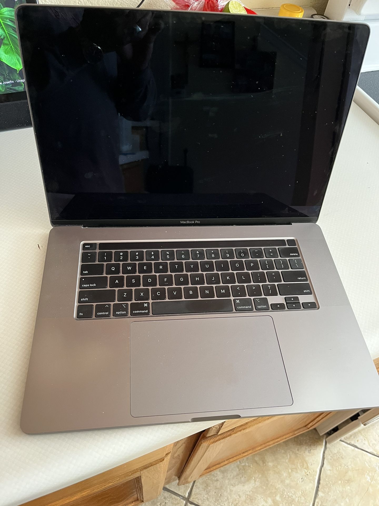 MacBook Pro. 16. 2019.  i9
