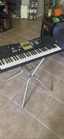 Yamaha electric keyboard and stand 77407