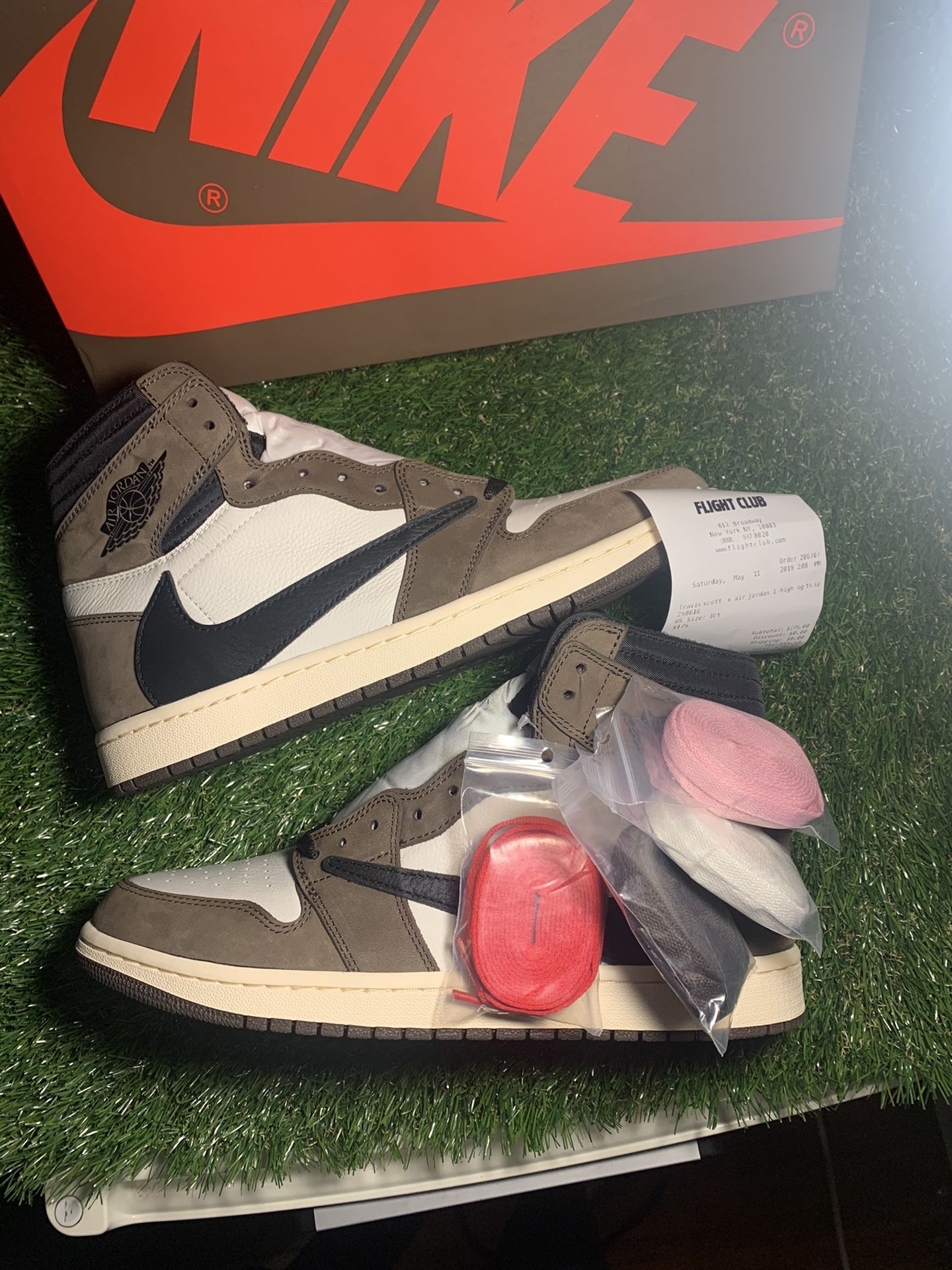 Jordan 1 Travis Scott sz 10.5 DS (need cash)