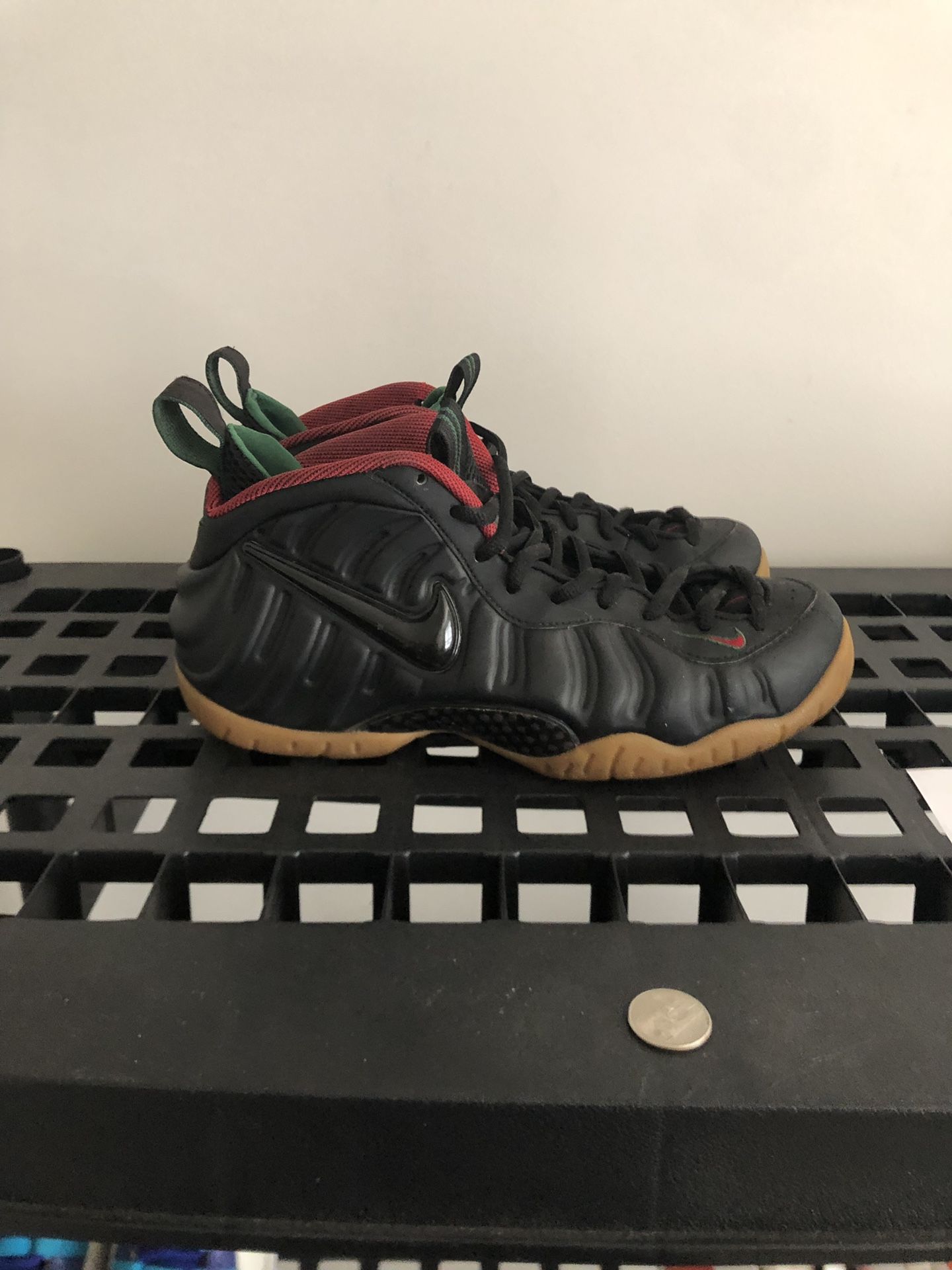 Gucci foams Sz 9