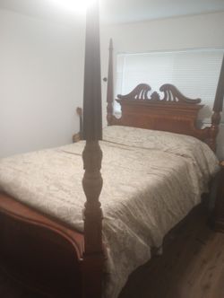 4poster Queen Size Bed 250