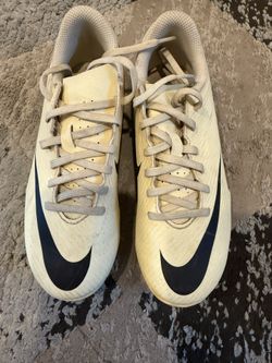 Soccer Cleats Boys Size 1.5 Little Kids