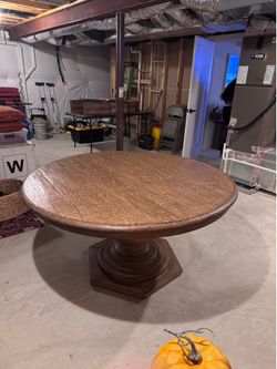 Beautiful Solid Wood Round Pedestal Table