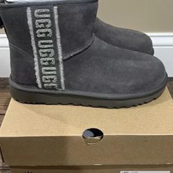 New In Box Womens Size 10 Ugg Boots 