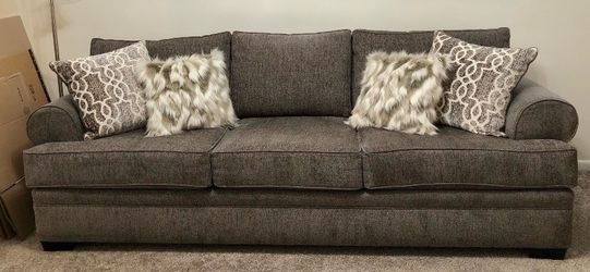 Beautiful sofa, like new! Rarely used