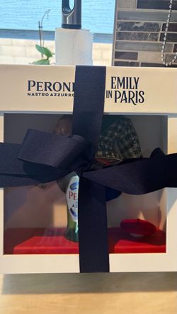 Emily in Paris bottle cover