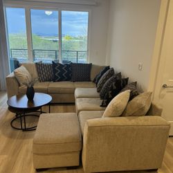 6 Cushion Sectional w/Ottoman From AFW